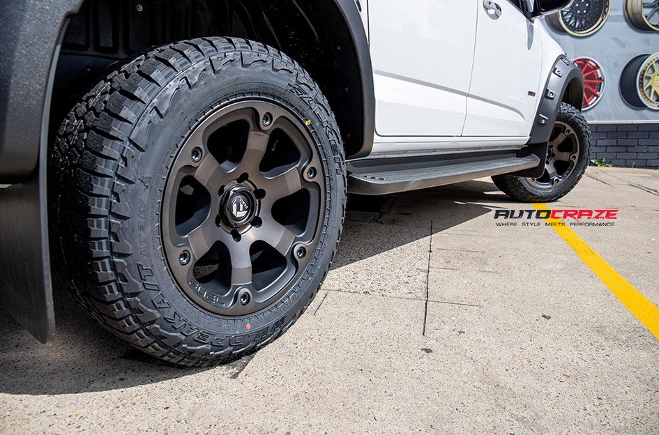 HOLDEN COLORADO BEAST BLACK MACHINED WITH DARK TINT